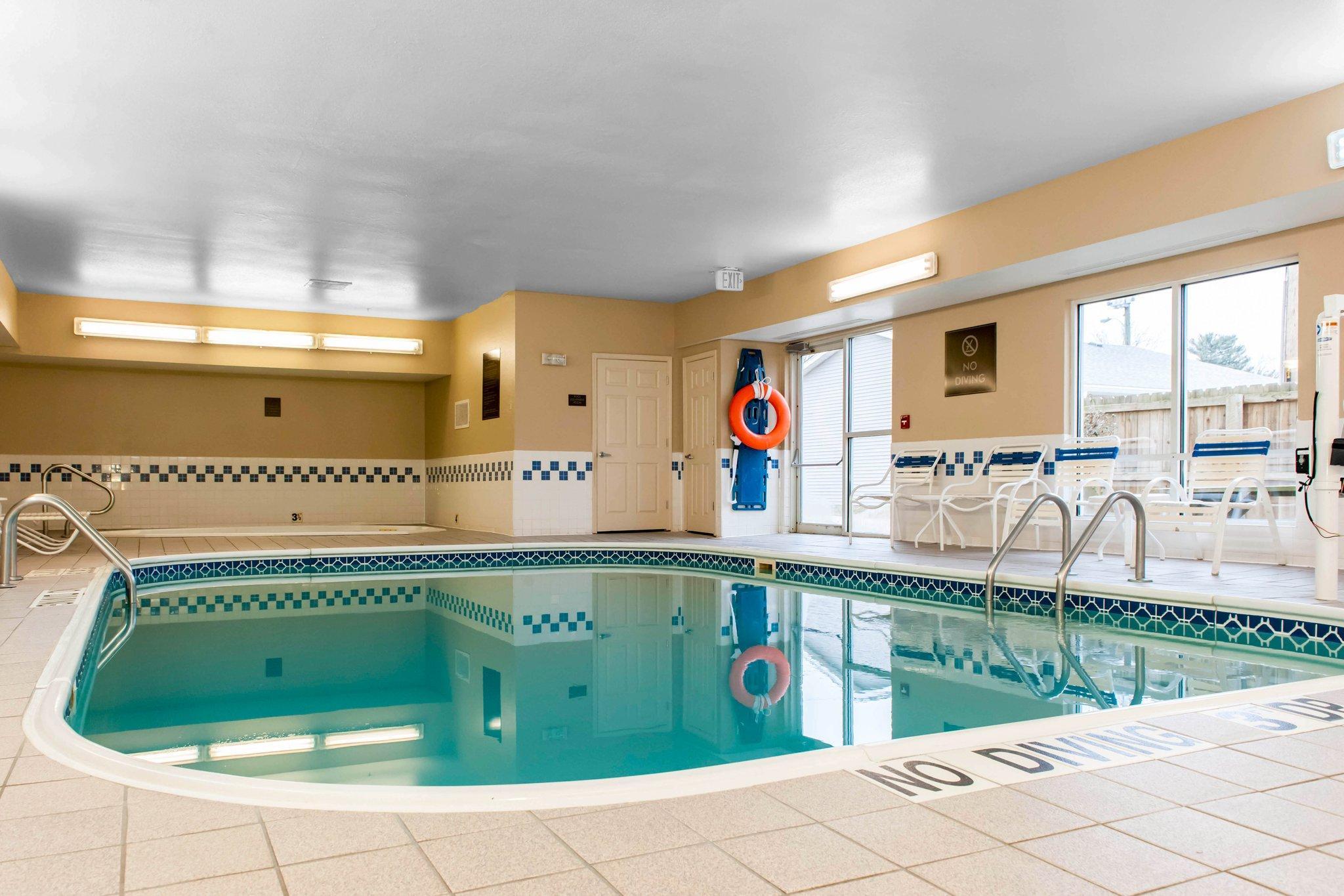 Comfort Suites Terre Haute University Area Exteriér fotografie